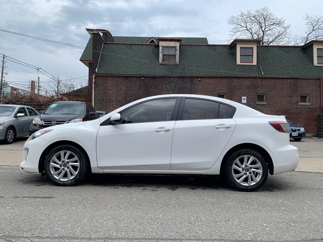 2013 Mazda MAZDA3 4dr Sdn Auto GS-SKY Photo