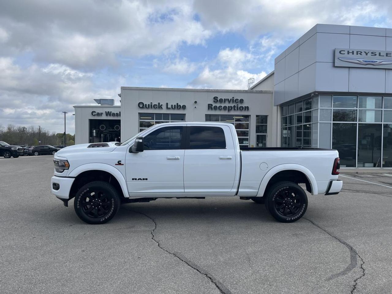 2024 RAM 2500 LARAMIE 4x4 Crew Cab 6'4 Box Photo2