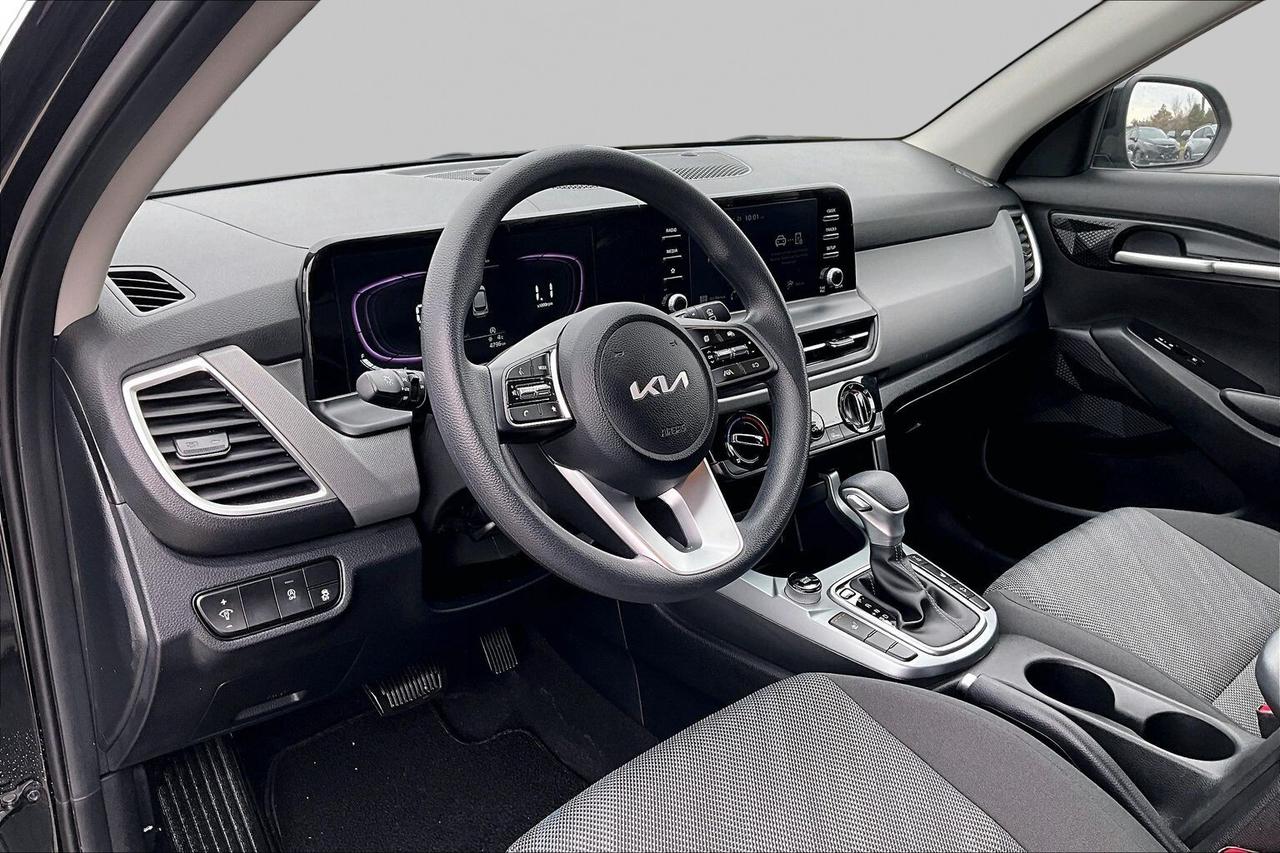 2026 Kia Seltos LX AWD   HEATED SEATS   BLIND SPOT ALERT   CARPLAY Photo
