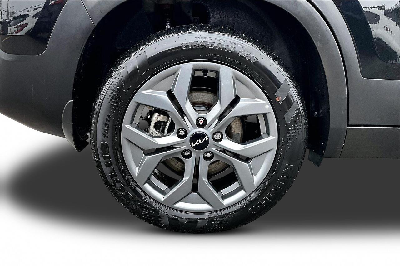 2026 Kia Seltos LX AWD   HEATED SEATS   BLIND SPOT ALERT   CARPLAY Photo