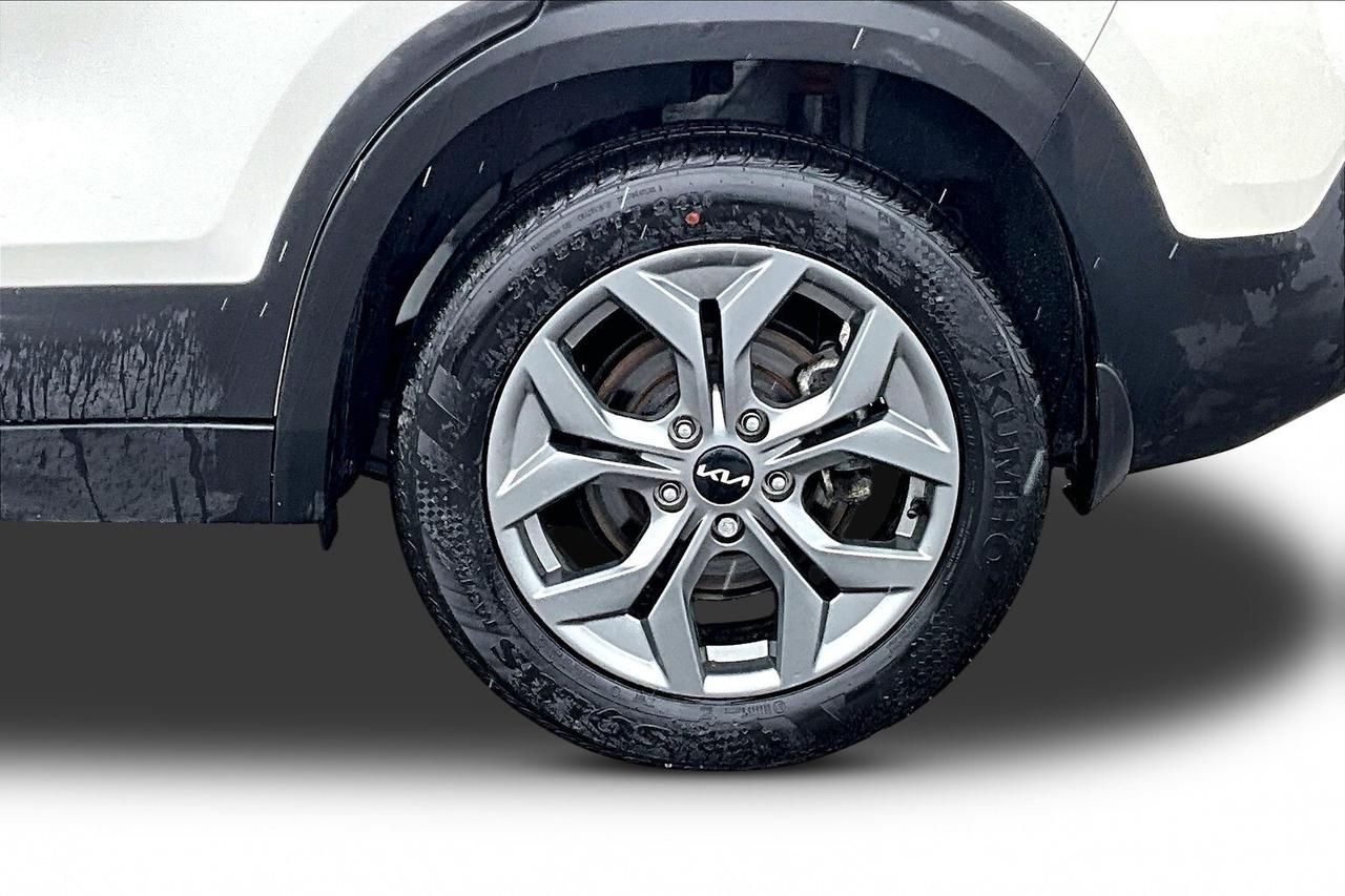 2026 Kia Seltos LX AWD   HEATED SEATS   BLIND SPOT ALERT   CARPLAY Photo