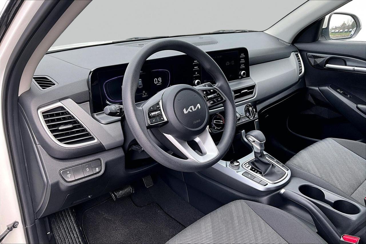 2026 Kia Seltos LX AWD   HEATED SEATS   BLIND SPOT ALERT   CARPLAY Photo