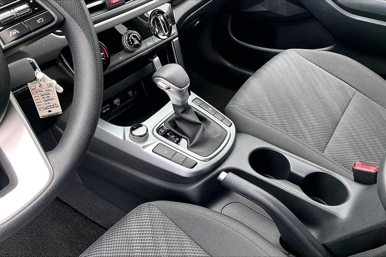 2026 Kia Seltos LX AWD   HEATED SEATS   BLIND SPOT ALERT   CARPLAY Photo