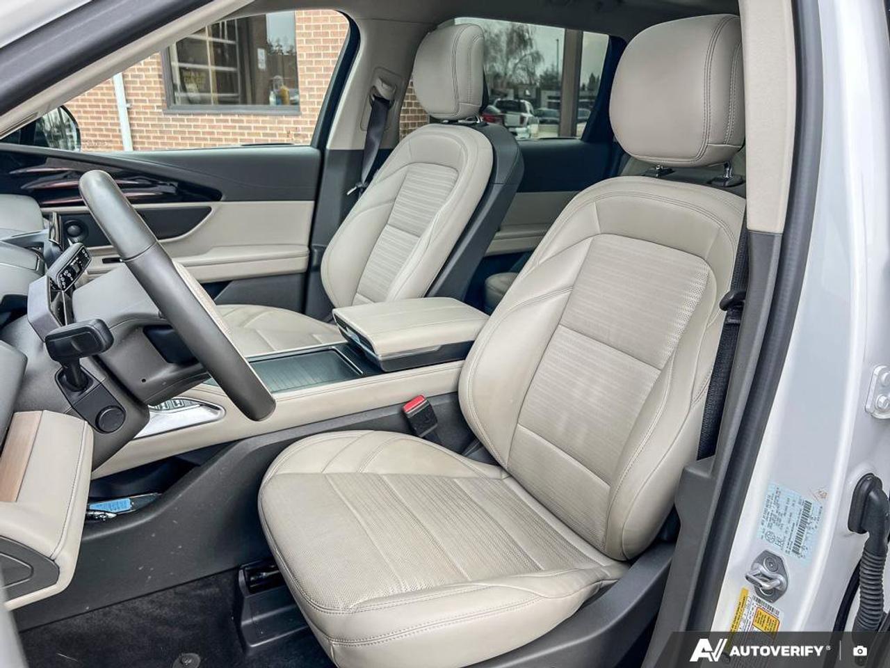 2024 Lincoln Nautilus Reserve   202A   HTD STEER WHEEL   LTHR Photo