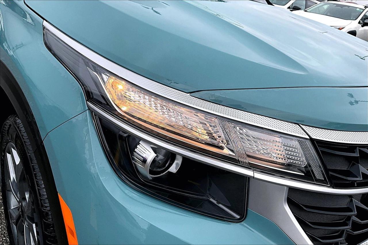 2026 Kia Seltos LX AWD   HEATED SEATS   BLIND SPOT ALERT   CARPLAY Photo