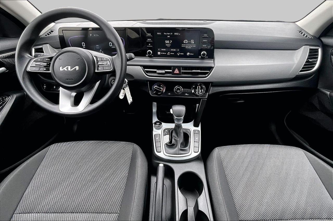 2026 Kia Seltos LX AWD   HEATED SEATS   BLIND SPOT ALERT   CARPLAY Photo3