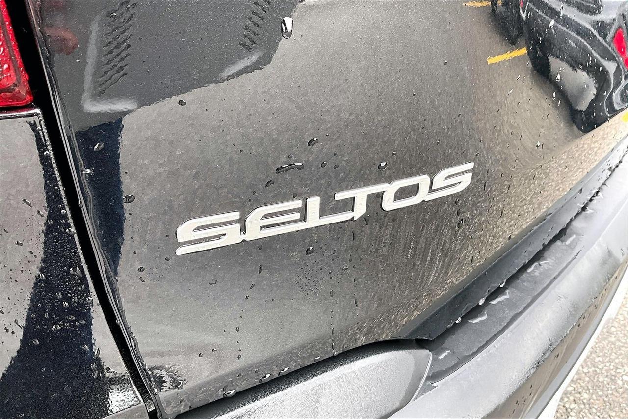 2025 Kia Seltos LX AWD   HEATED SEATS   BLIND SPOT ALERT   CARPLAY Photo