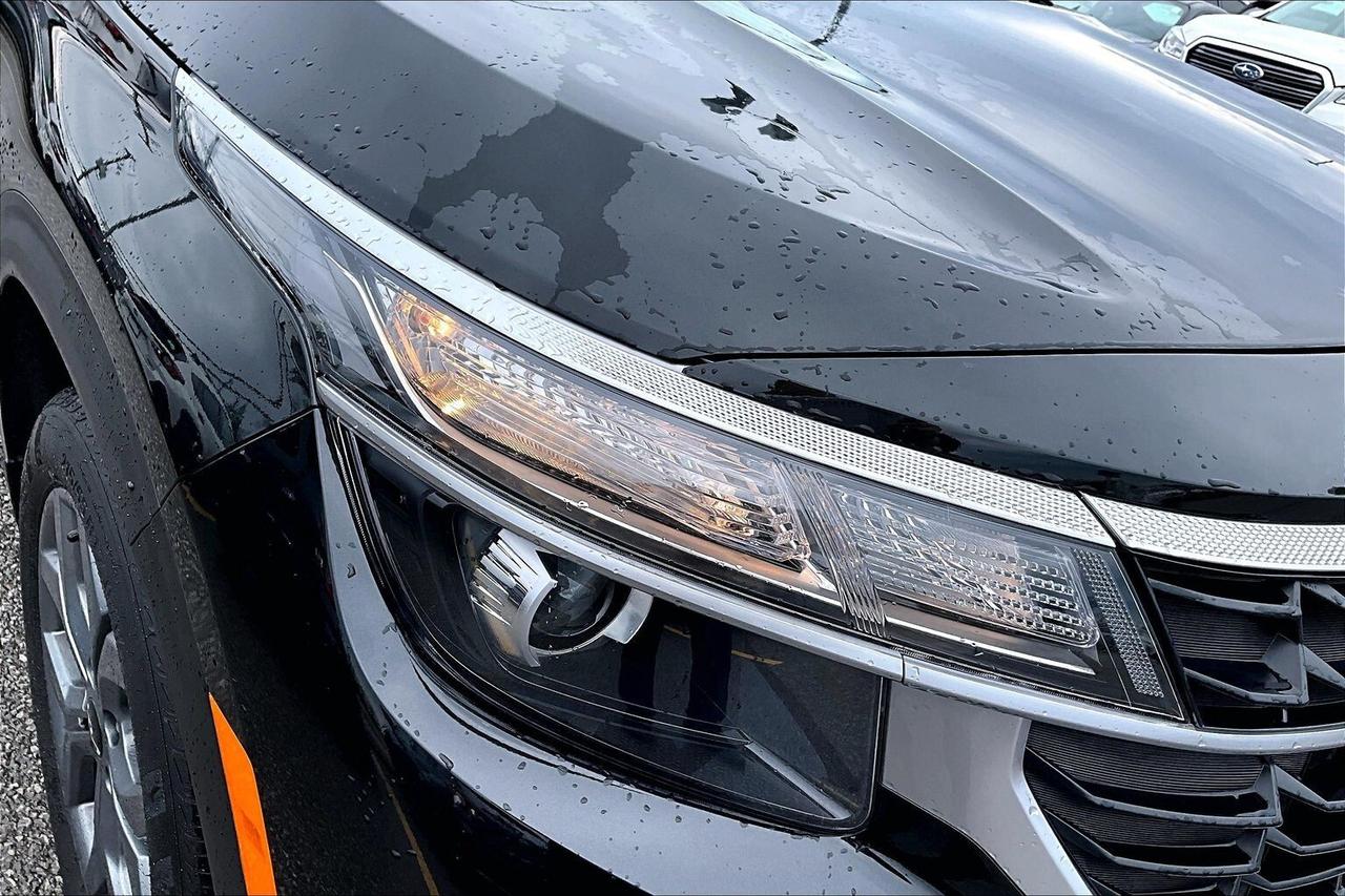 2025 Kia Seltos LX AWD   HEATED SEATS   BLIND SPOT ALERT   CARPLAY Photo