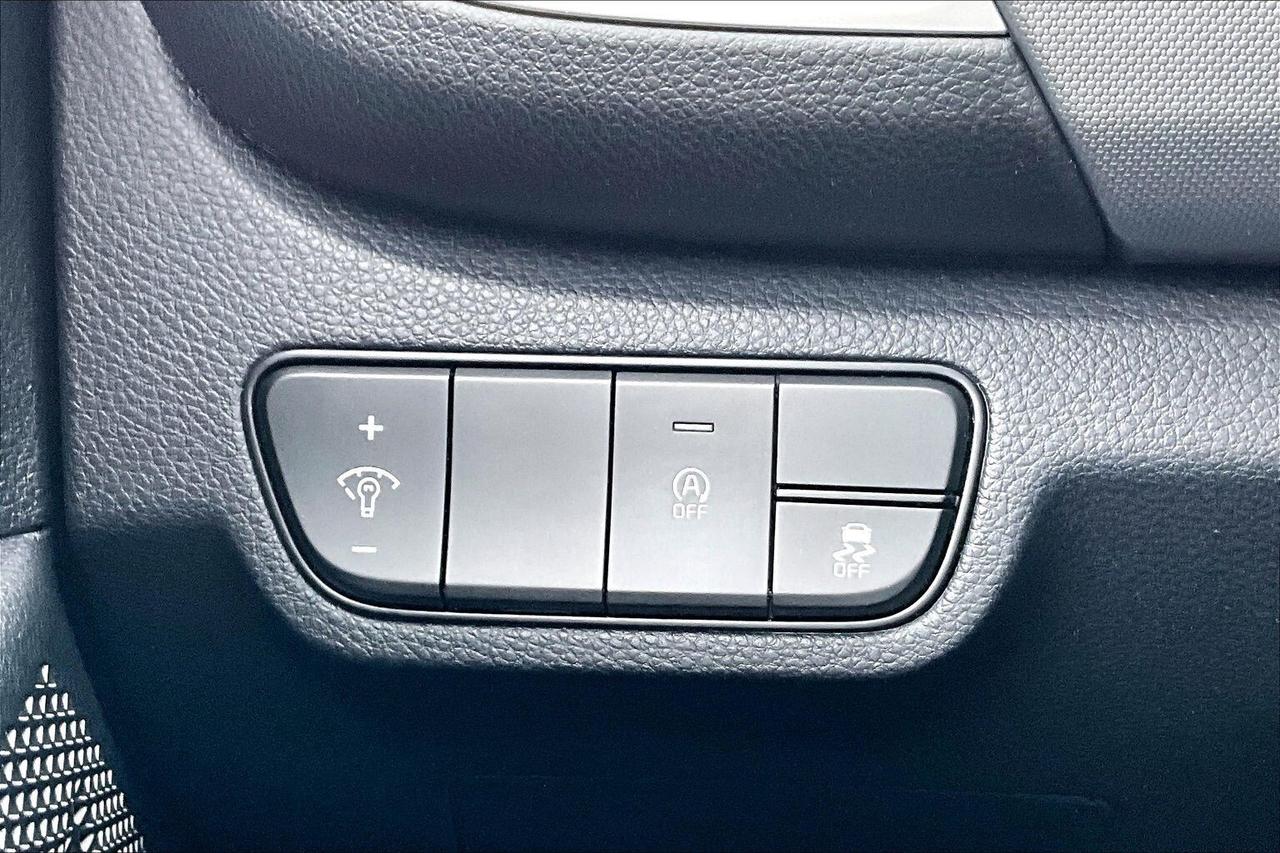 2025 Kia Seltos LX AWD   HEATED SEATS   BLIND SPOT ALERT   CARPLAY Photo