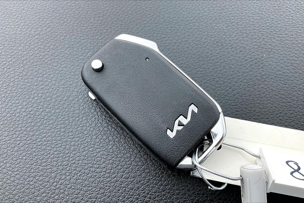 2025 Kia Seltos LX AWD   HEATED SEATS   BLIND SPOT ALERT   CARPLAY Photo