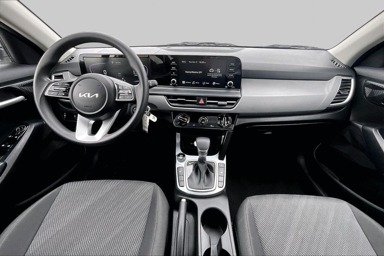 2026 Kia Seltos LX AWD   HEATED SEATS   BLIND SPOT ALERT   CARPLAY Photo3