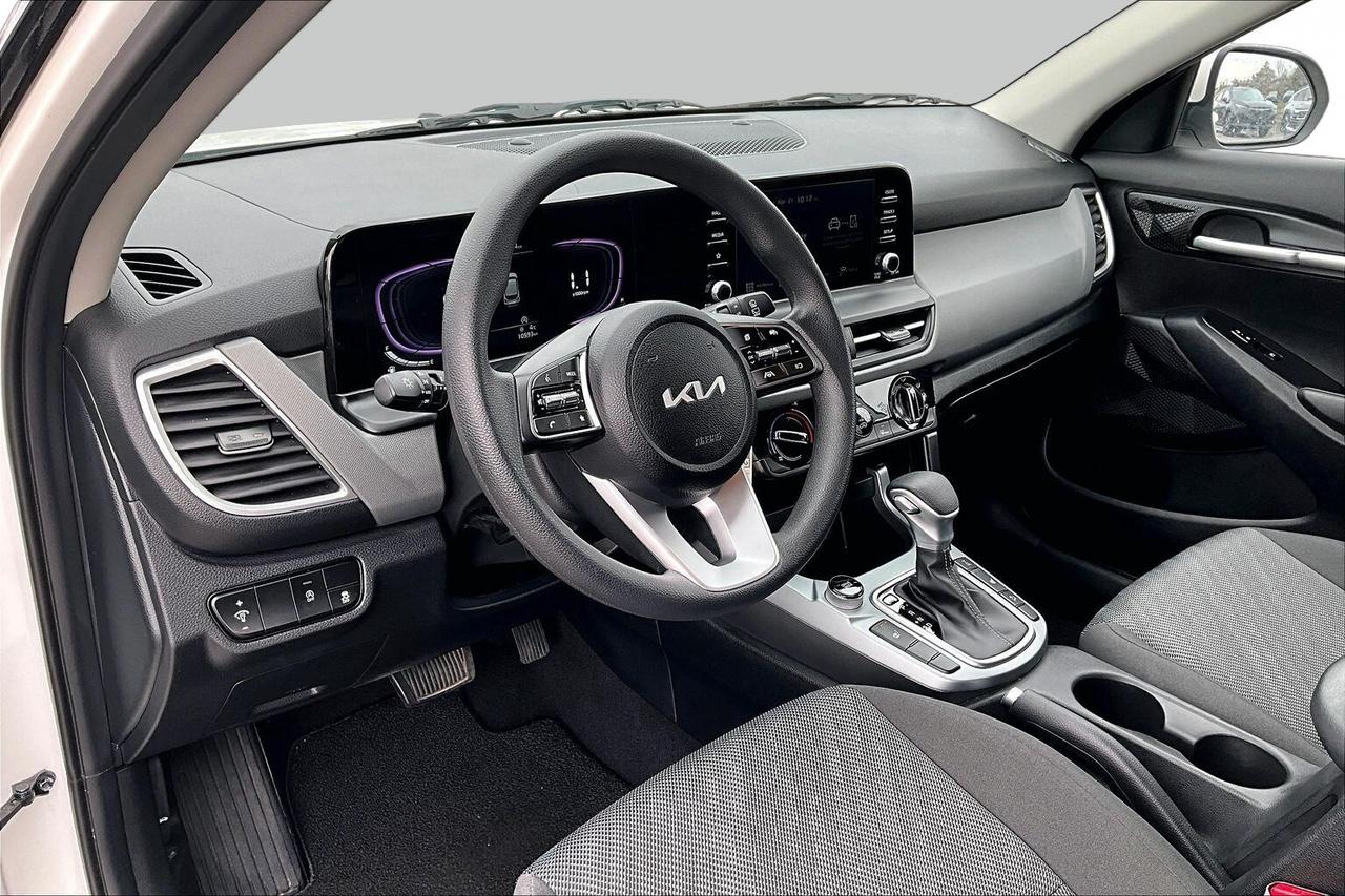 2026 Kia Seltos LX AWD   HEATED SEATS   BLIND SPOT ALERT   CARPLAY Photo