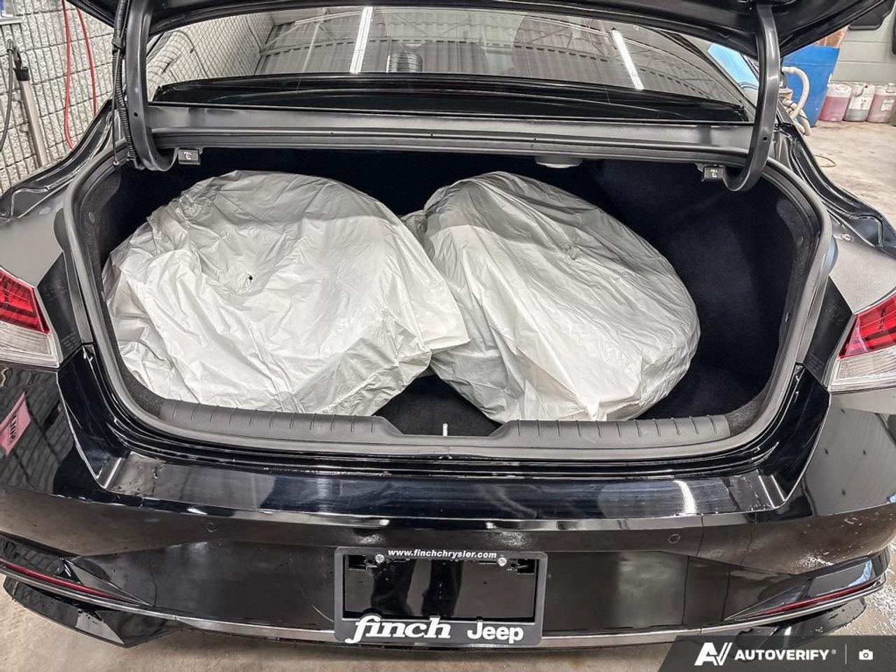 2021 Hyundai Elantra Ultimate Tech 4dr Sedan Photo