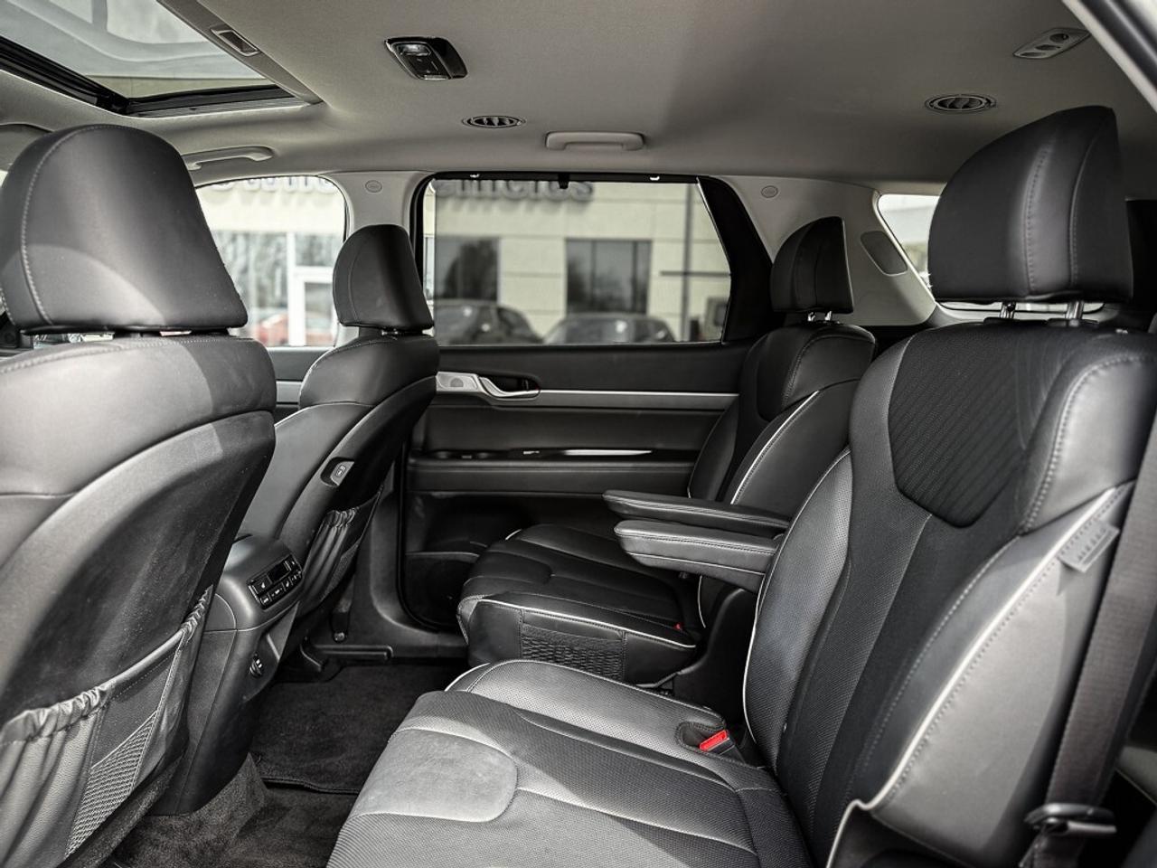 2025 Hyundai PALISADE Urban 7 Passenger   AWD   BLINDSPOT   LANE KEEP Photo