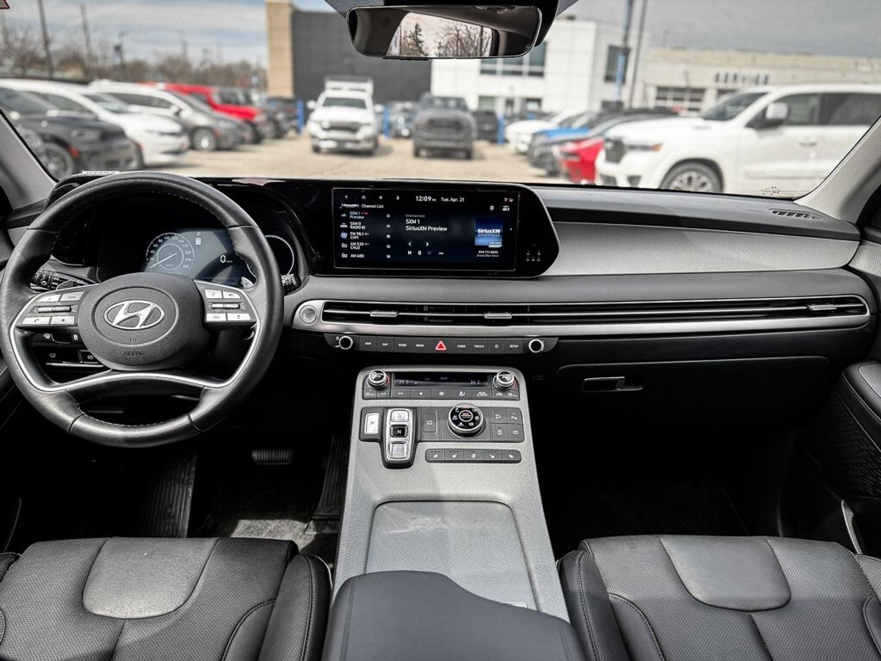 2025 Hyundai PALISADE Urban 7 Passenger   AWD   BLINDSPOT   LANE KEEP Photo