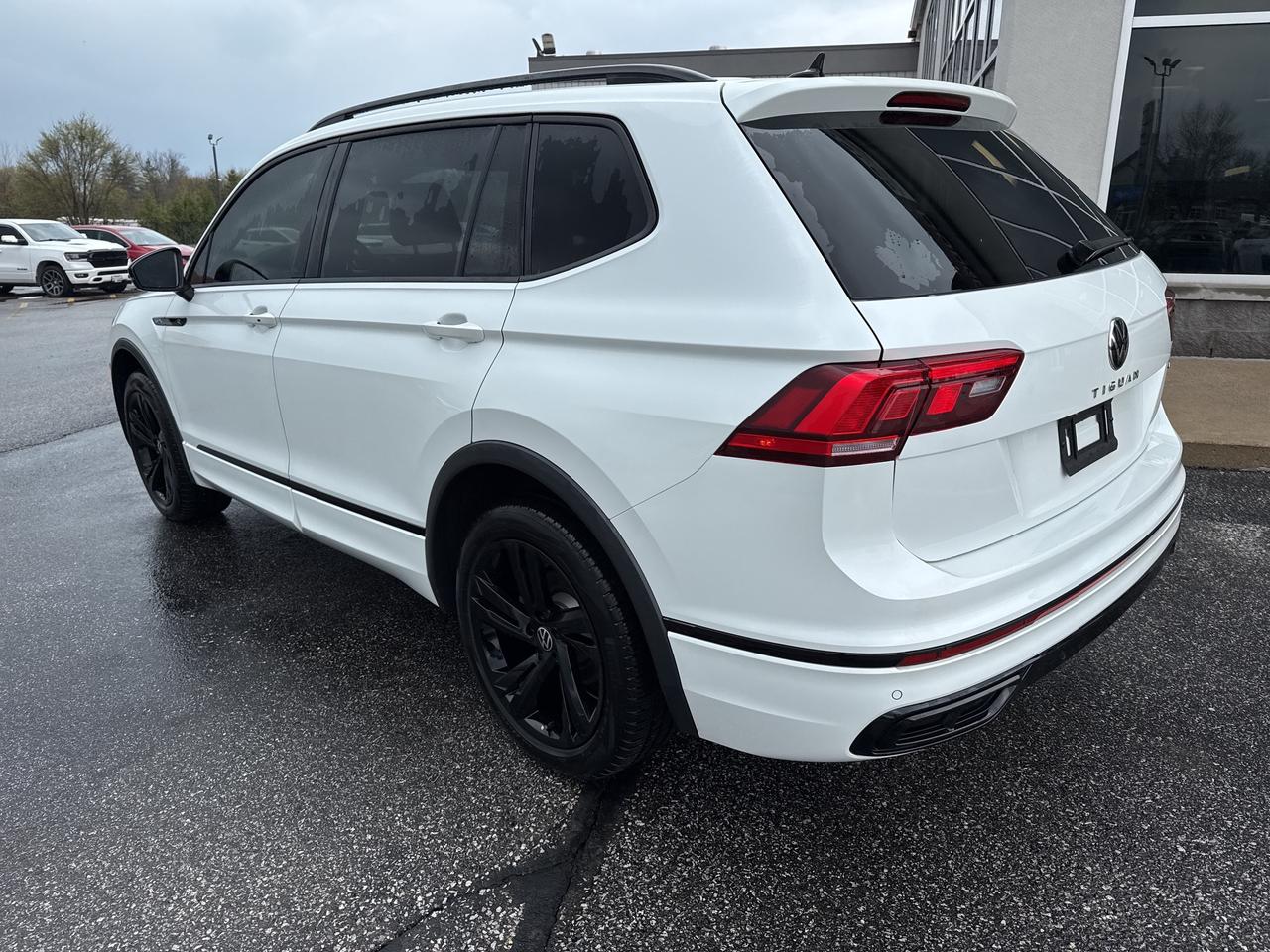 2024 Volkswagen Tiguan Comfortline R-Line Black Edition Photo