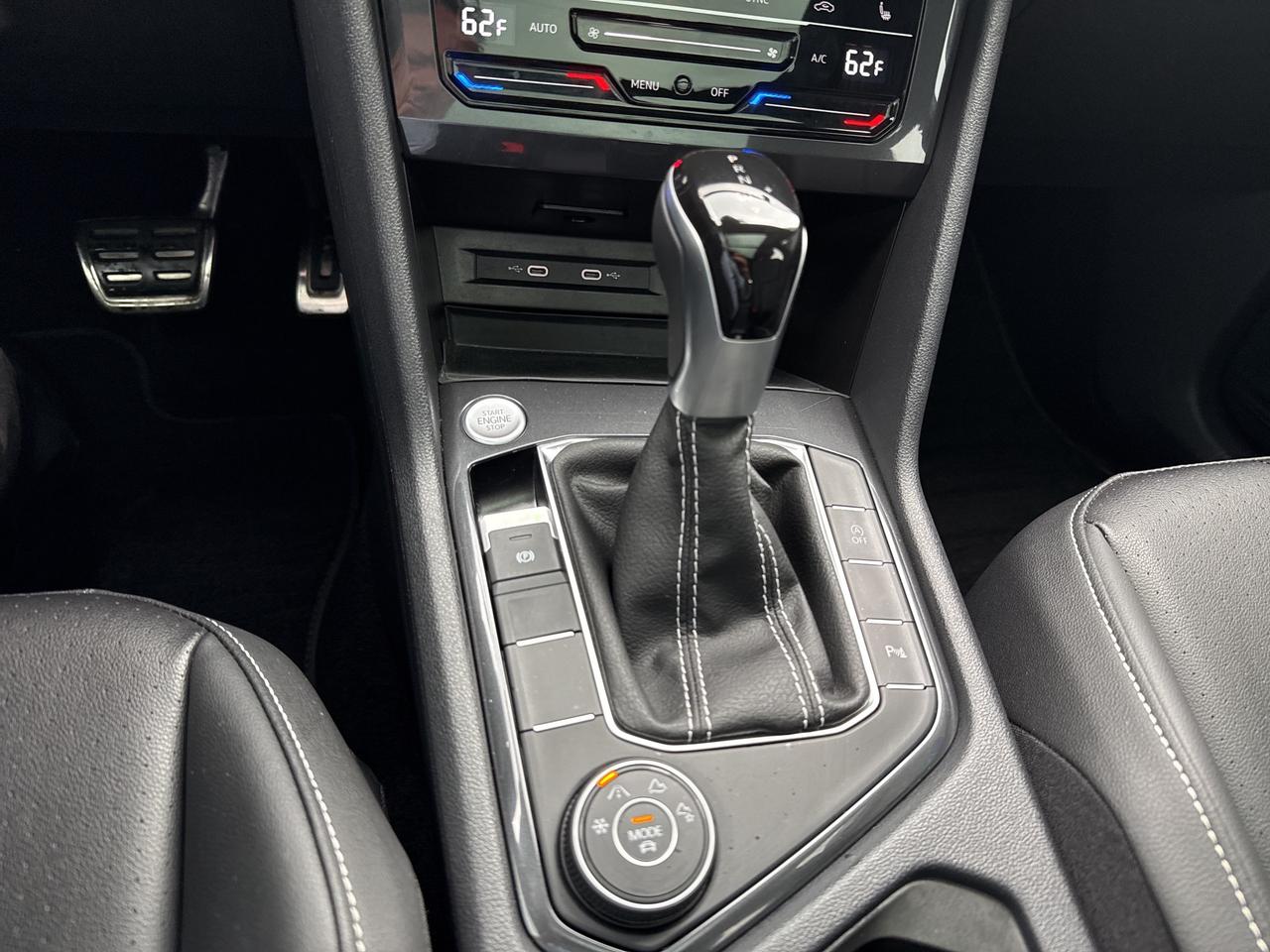 2024 Volkswagen Tiguan Comfortline R-Line Black Edition Photo