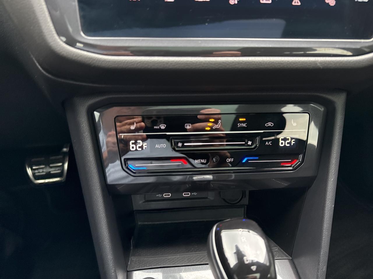 2024 Volkswagen Tiguan Comfortline R-Line Black Edition Photo