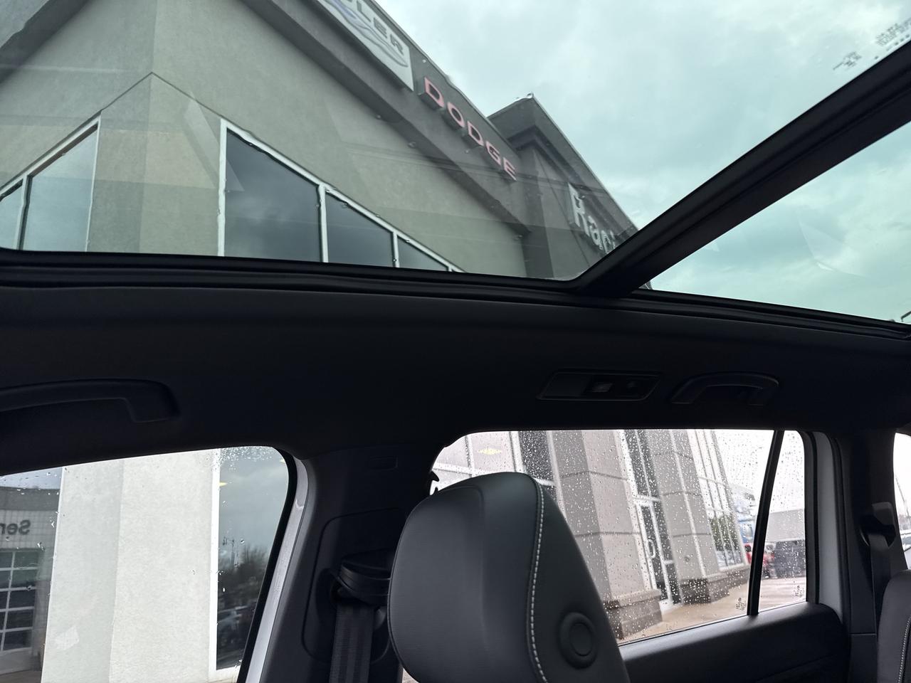 2024 Volkswagen Tiguan Comfortline R-Line Black Edition Photo