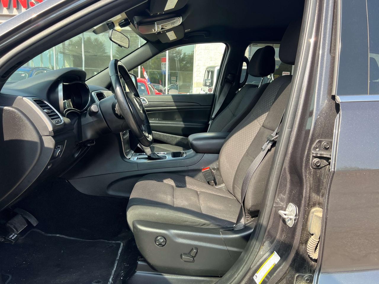 2021 Jeep Grand Cherokee Laredo w/Heated Seats & Steering Wheel, Park Assis Photo