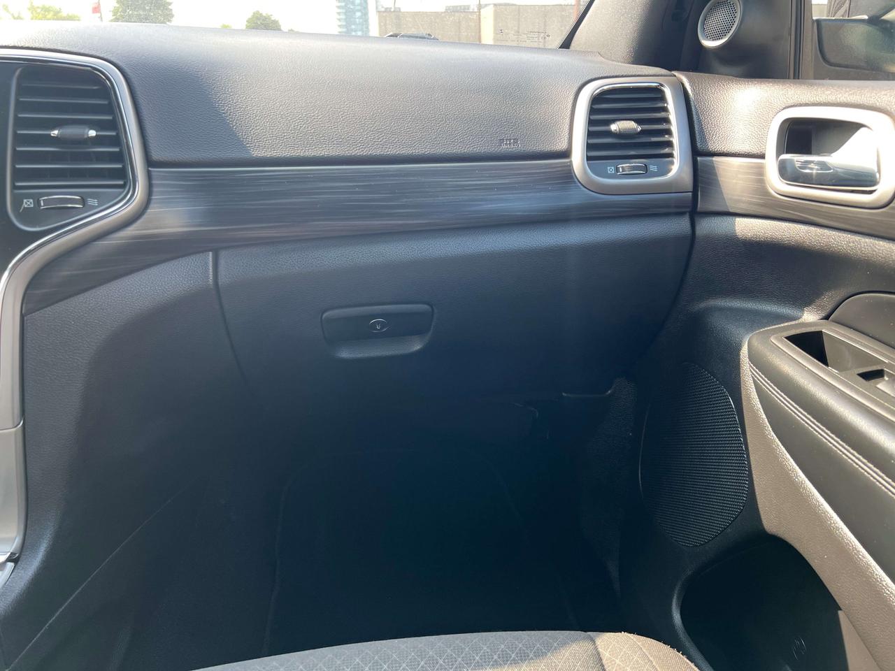 2021 Jeep Grand Cherokee Laredo w/Heated Seats & Steering Wheel, Park Assis Photo