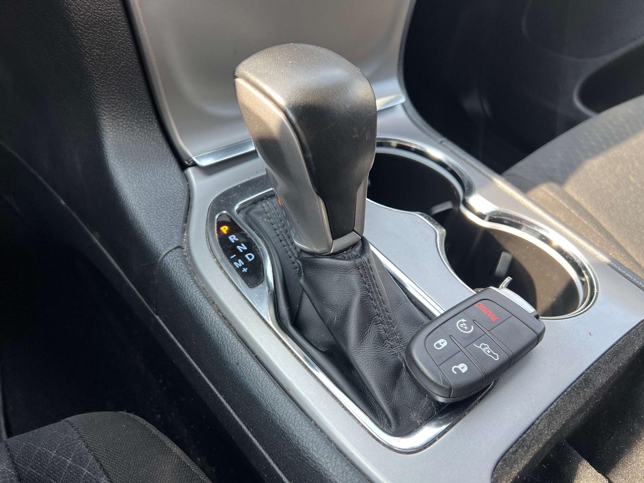 2021 Jeep Grand Cherokee Laredo w/Heated Seats & Steering Wheel, Park Assis Photo