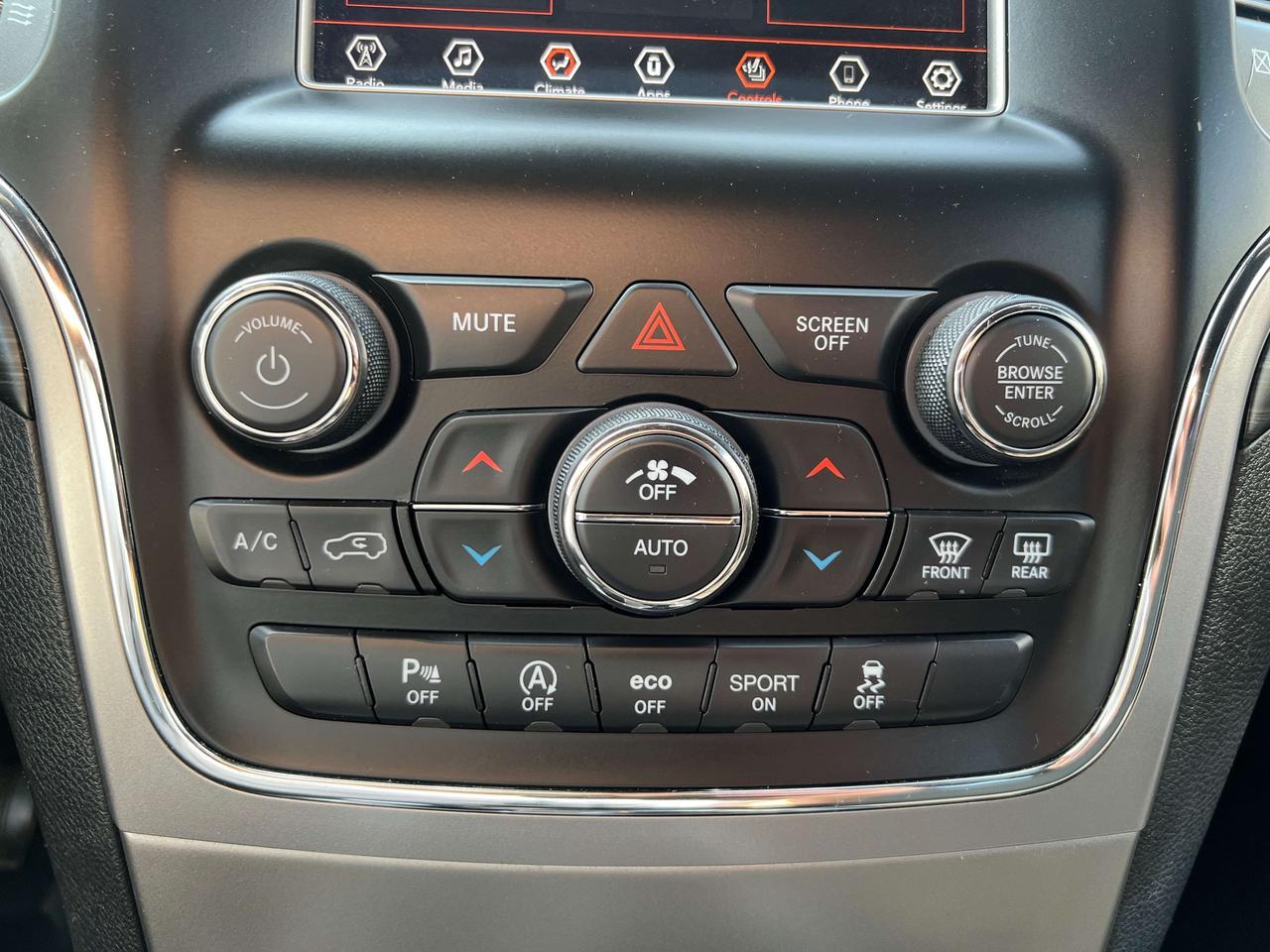 2021 Jeep Grand Cherokee Laredo w/Heated Seats & Steering Wheel, Park Assis Photo