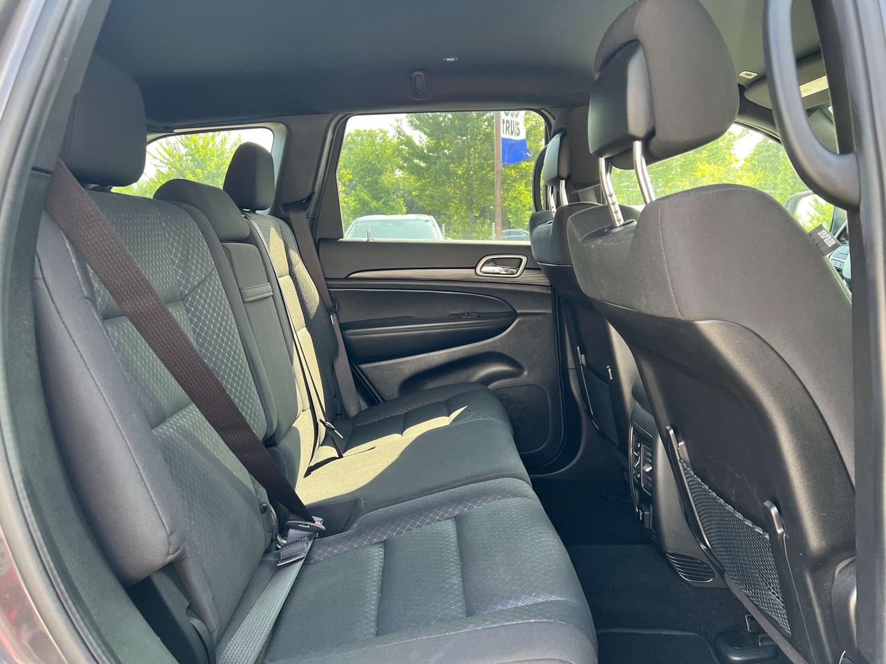 2021 Jeep Grand Cherokee Laredo w/Heated Seats & Steering Wheel, Park Assis Photo