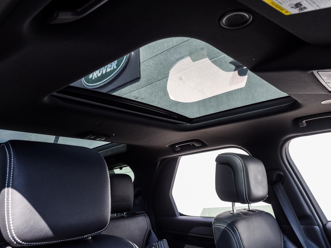 2022 Land Rover Discovery P300 R-Dynamic S Photo