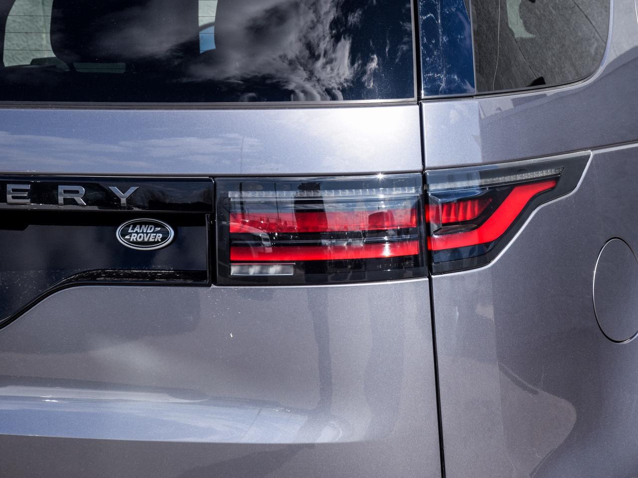 2022 Land Rover Discovery P300 R-Dynamic S Photo
