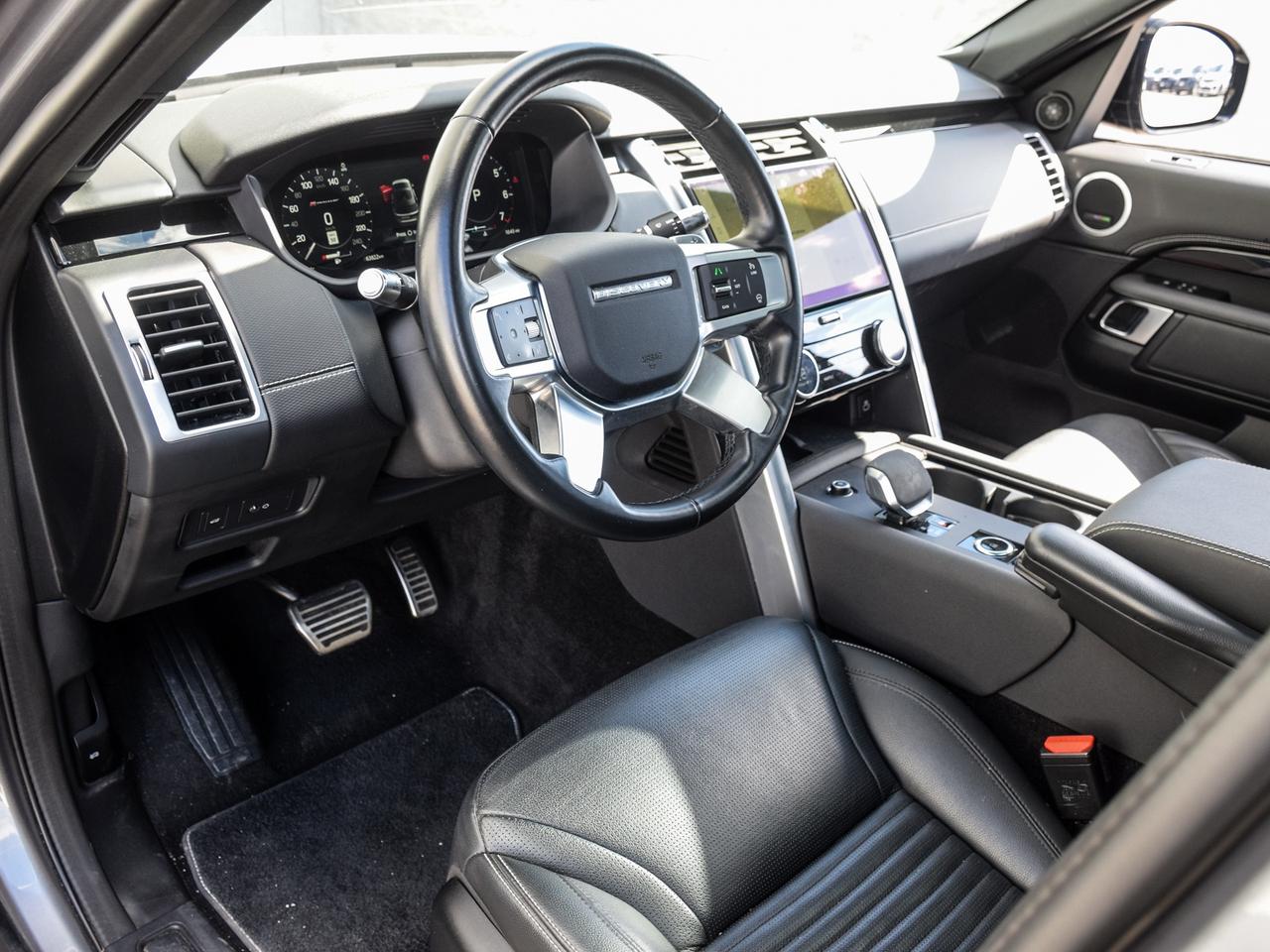 2022 Land Rover Discovery P300 R-Dynamic S Photo