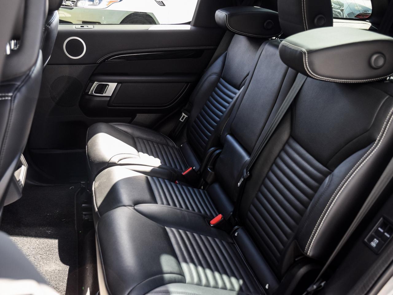 2022 Land Rover Discovery P300 R-Dynamic S Photo