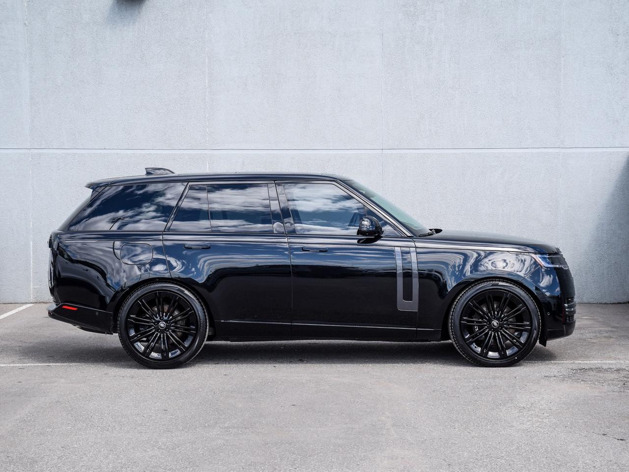 2024 Land Rover Range Rover P530 SE SWB Photo2