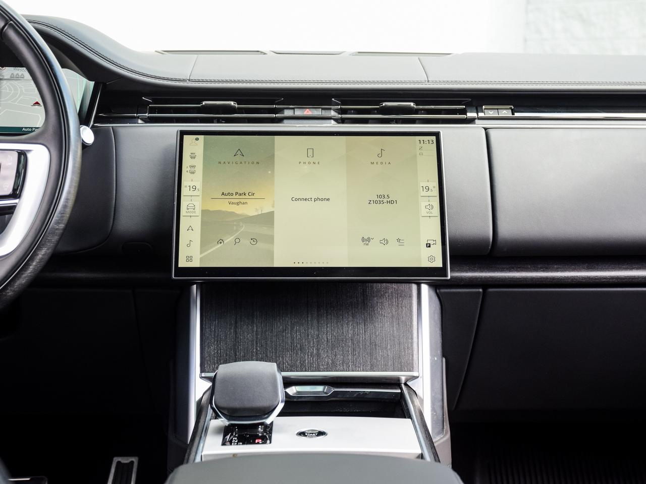 2024 Land Rover Range Rover P530 SE SWB Photo