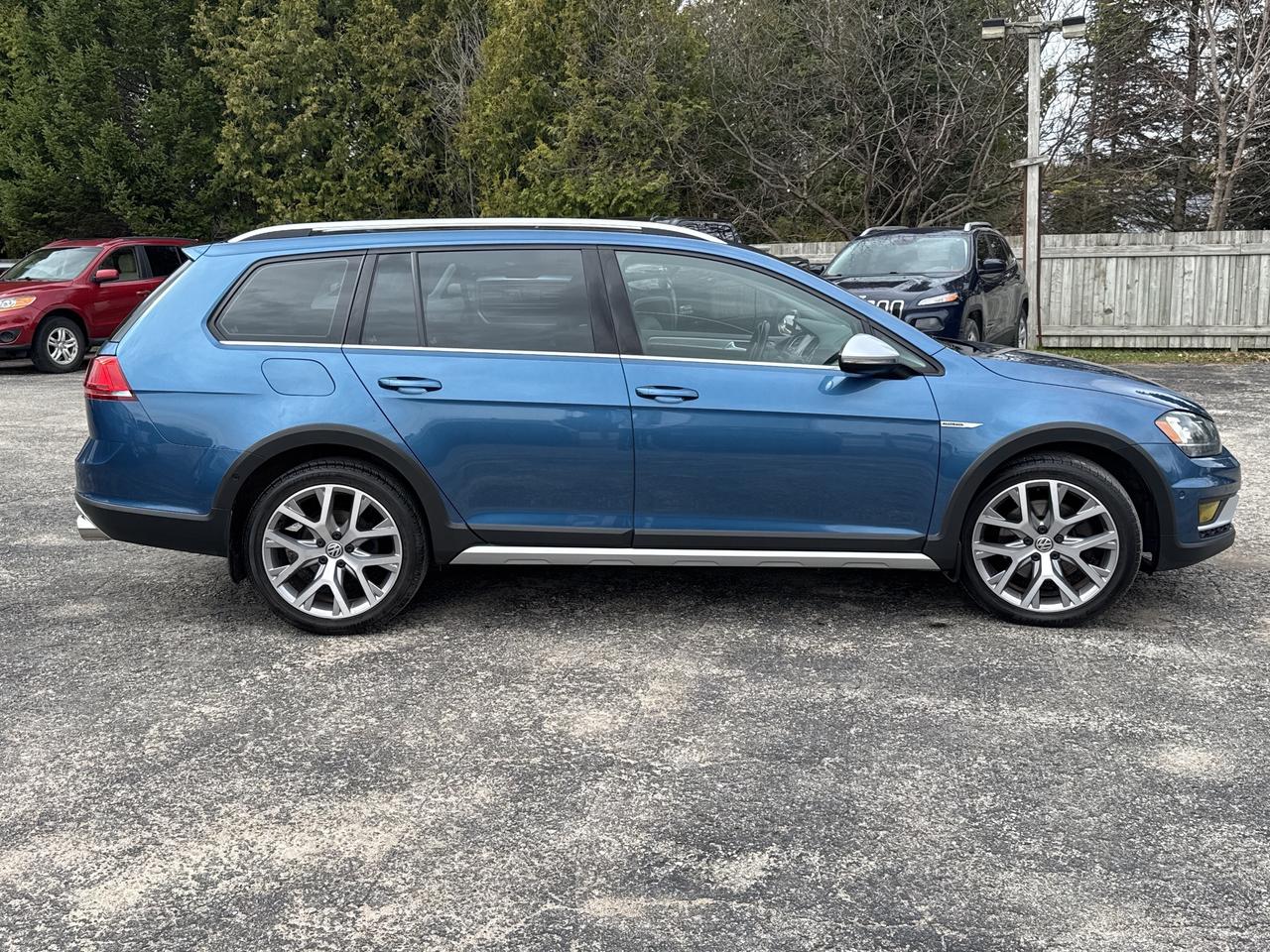 2017 Volkswagen Golf Alltrack All Track TSI, Bluetooth, Back Up Cam Photo