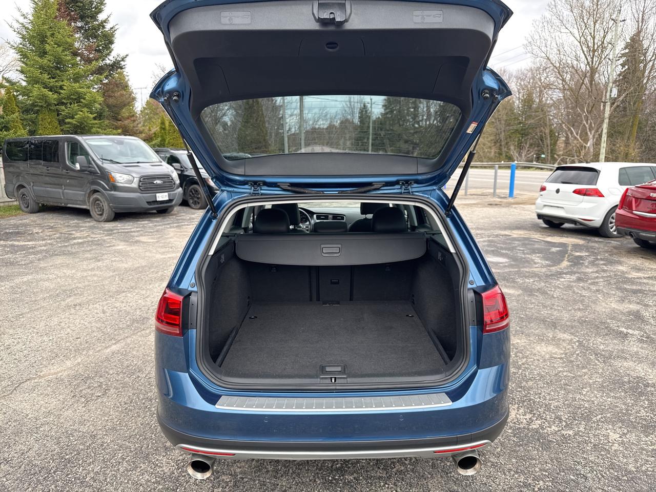 2017 Volkswagen Golf Alltrack All Track TSI, Bluetooth, Back Up Cam Photo