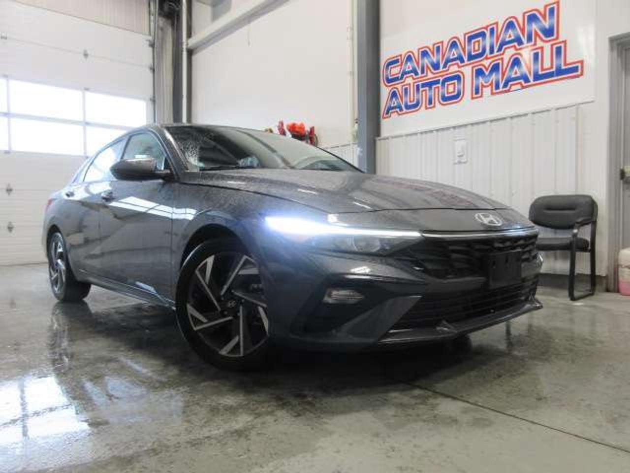 2025 Hyundai Elantra PREFERRED W/TECH, NAV, ROOF, HTD. SEATS, 33K! Photo