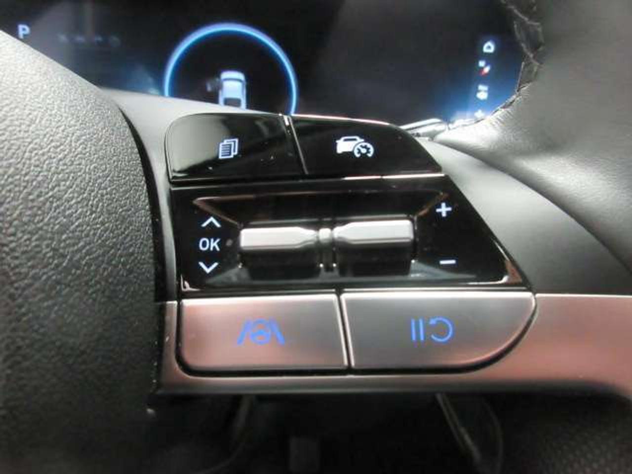 2025 Hyundai Elantra PREFERRED W/TECH, NAV, ROOF, HTD. SEATS, 33K! Photo