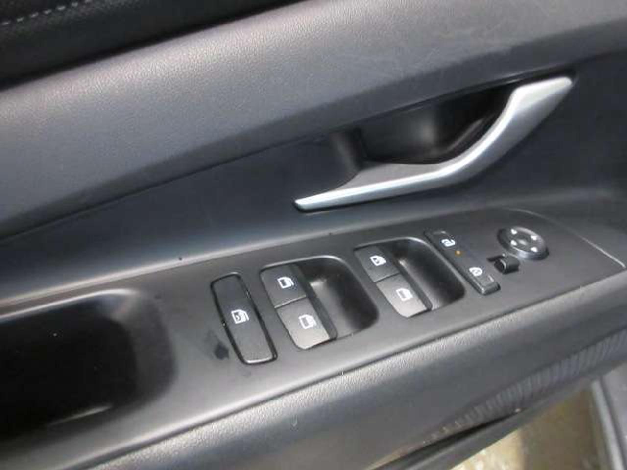 2025 Hyundai Elantra PREFERRED W/TECH, NAV, ROOF, HTD. SEATS, 33K! Photo