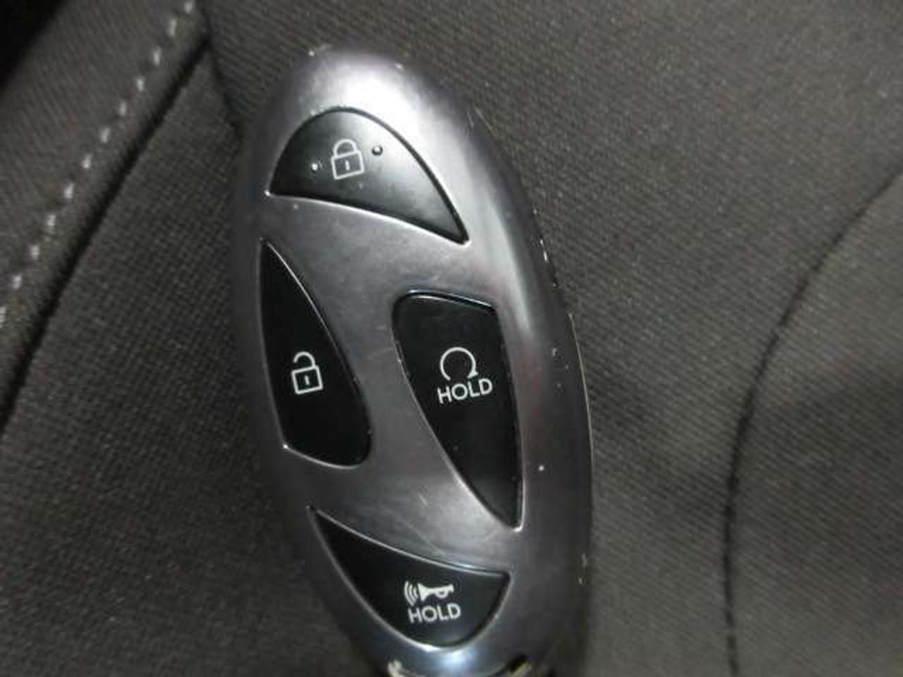 2025 Hyundai Elantra PREFERRED W/TECH, NAV, ROOF, HTD. SEATS, 33K! Photo