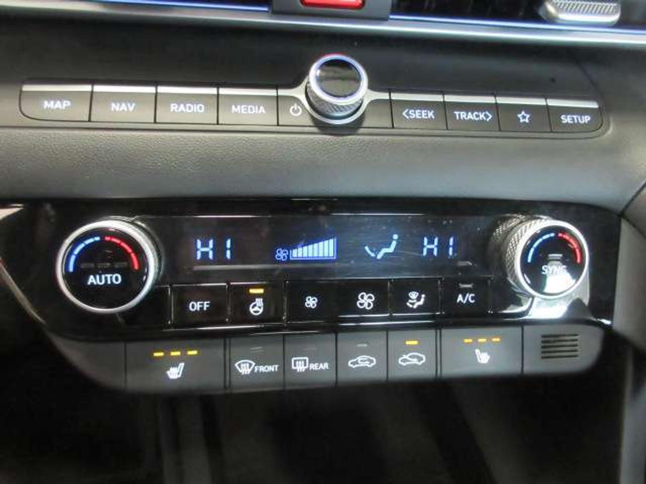 2025 Hyundai Elantra PREFERRED W/TECH, NAV, ROOF, HTD. SEATS, 33K! Photo