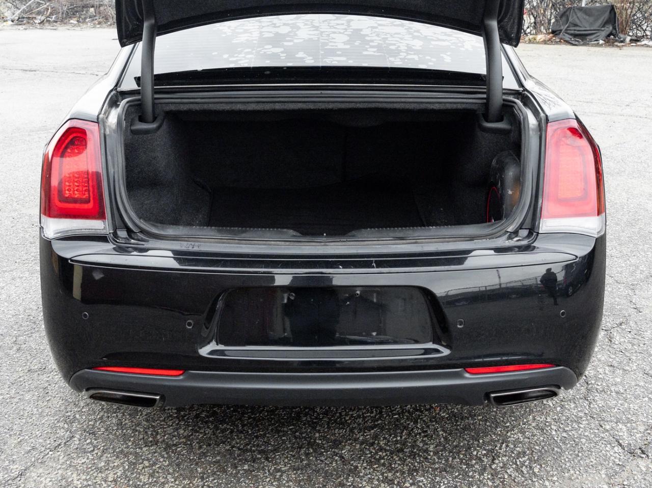 2016 Chrysler 300 300S AWD,  Nav, Camera, Leather, Sunroof Photo