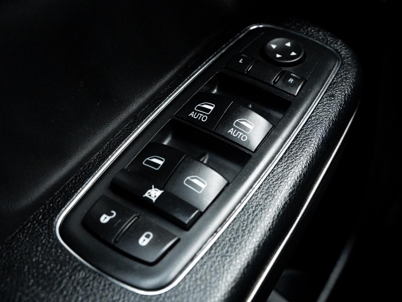 2016 Chrysler 300 300S AWD,  Nav, Camera, Leather, Sunroof Photo