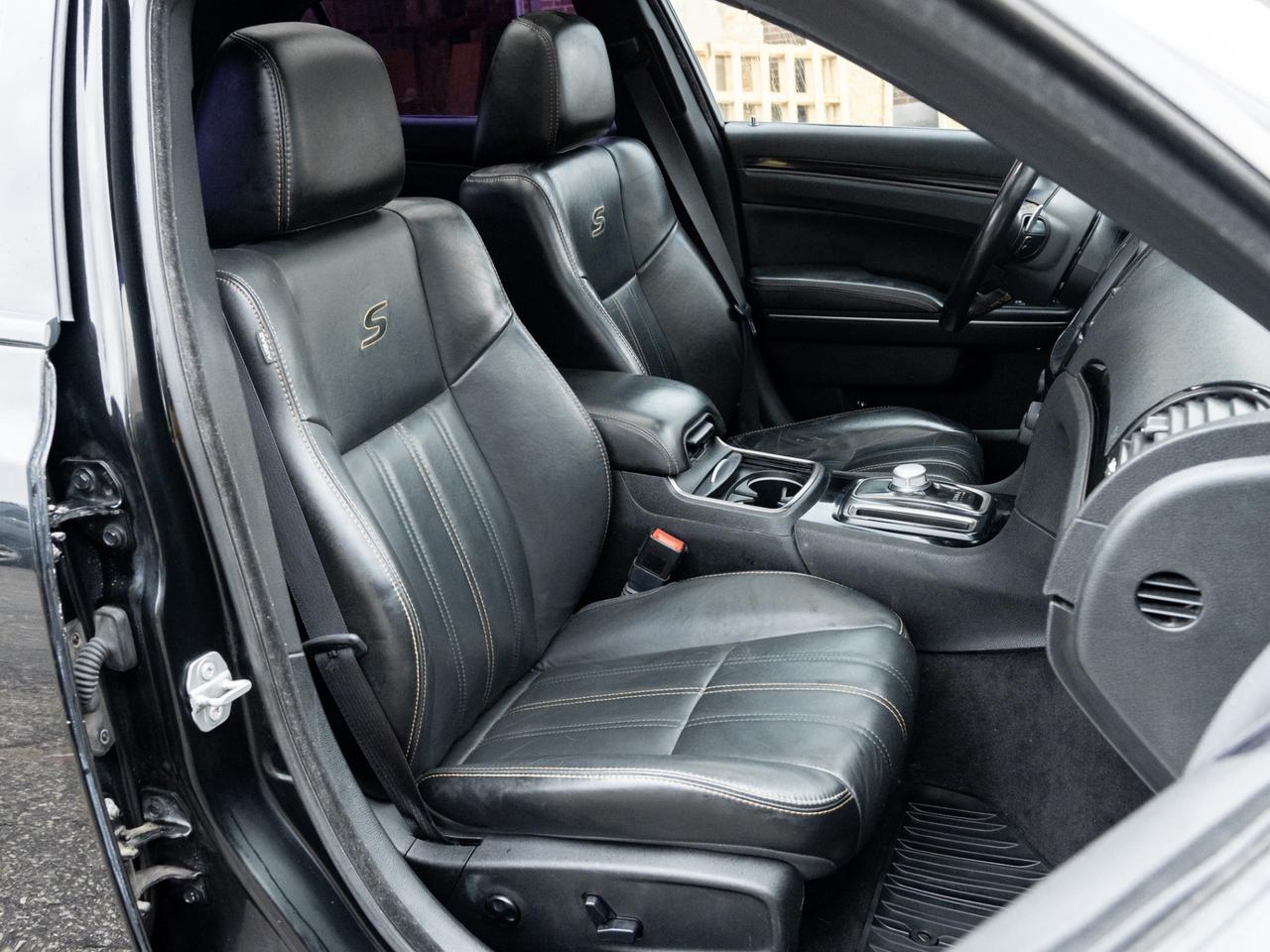 2016 Chrysler 300 300S AWD,  Nav, Camera, Leather, Sunroof Photo