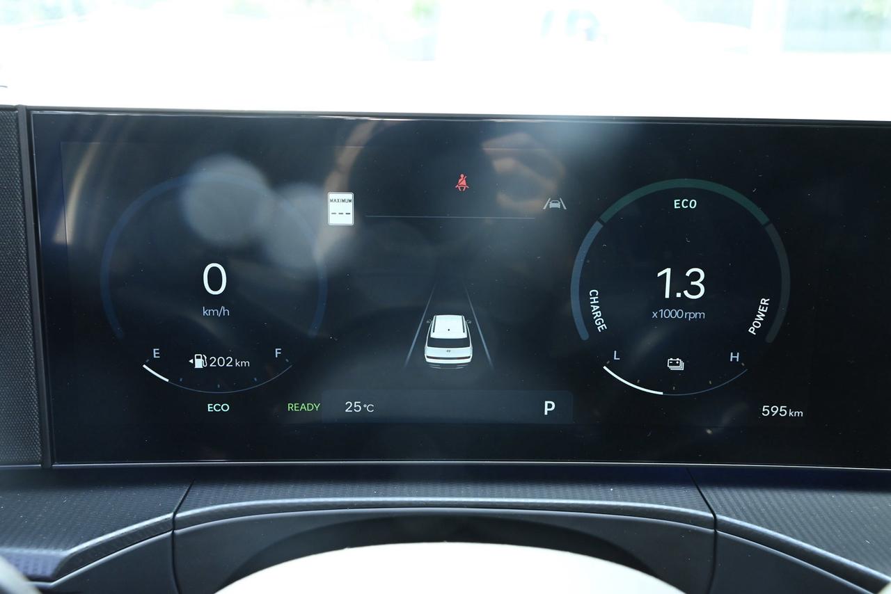 2025 Hyundai Santa Fe Ultimate Calligraphy AWD, 1-Owner Photo