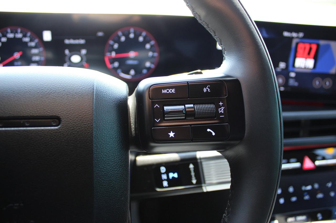 2025 Hyundai Santa Fe Ultimate Calligraphy AWD, 1-Owner Photo