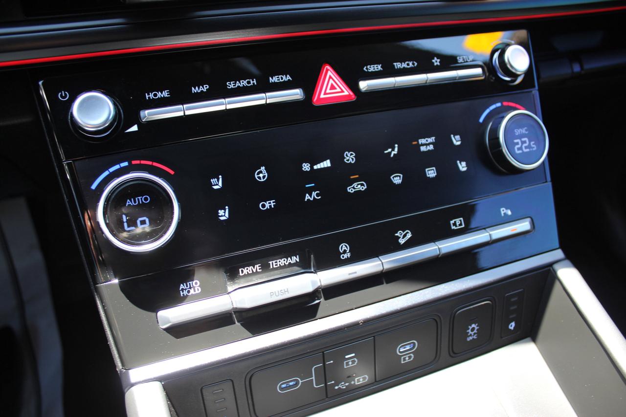 2025 Hyundai Santa Fe Ultimate Calligraphy AWD, 1-Owner Photo