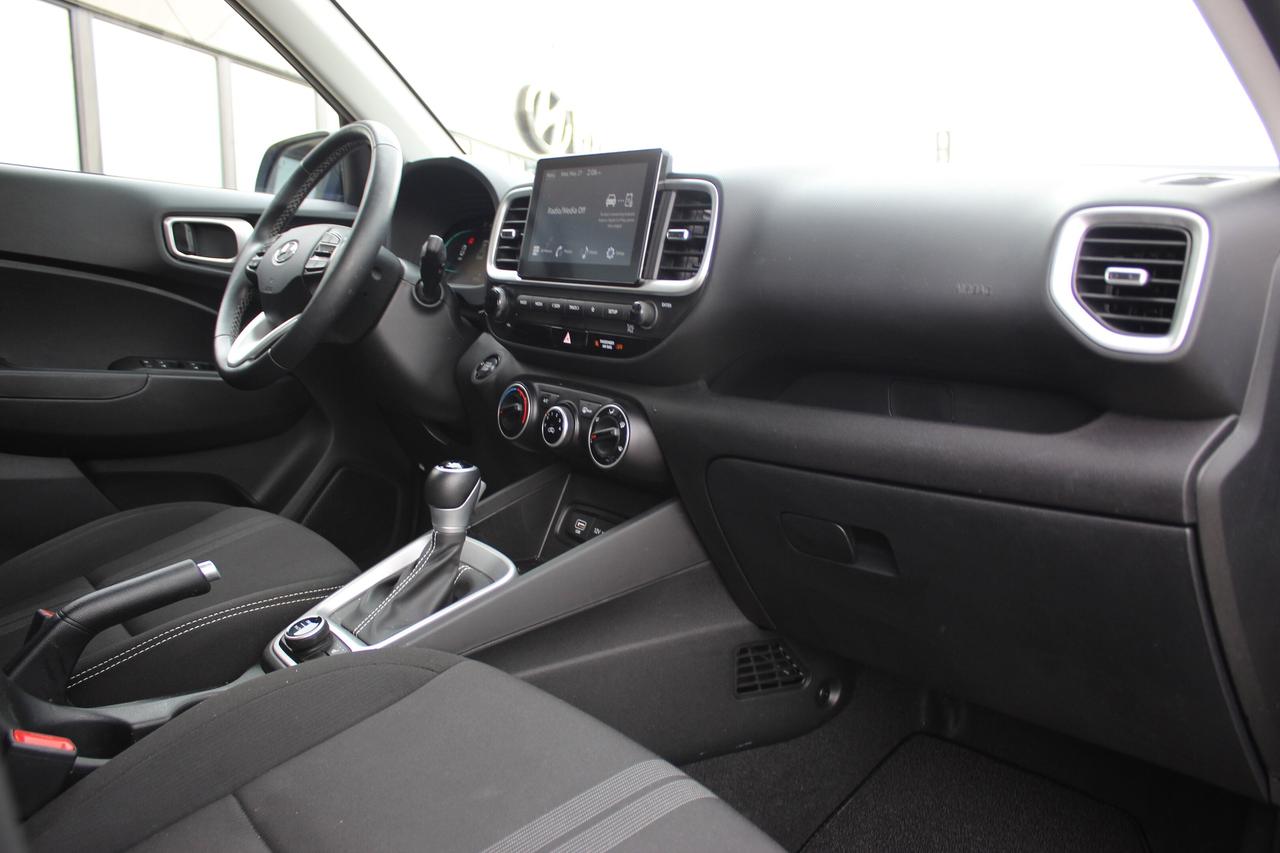 2024 Hyundai Venue Preferred IVT w/Two-Tone Photo