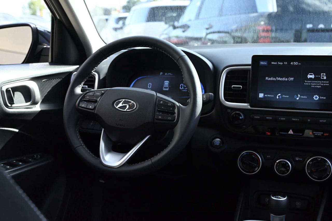 2024 Hyundai Venue Preferred IVT w/Two-Tone Photo