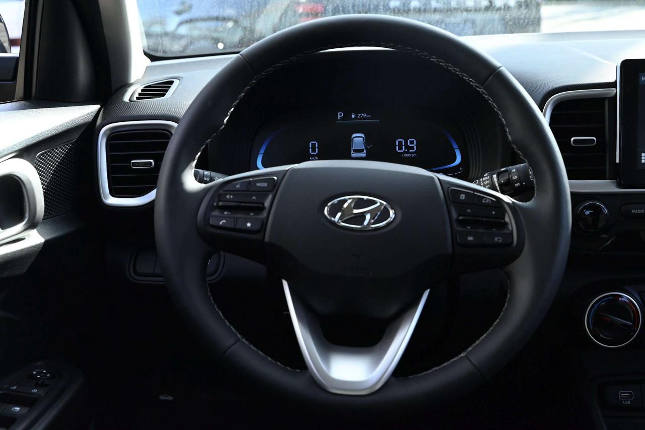 2024 Hyundai Venue Preferred IVT w/Two-Tone Photo